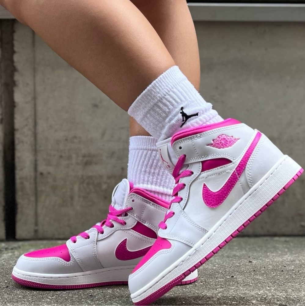 AIR JORDAN 1 MID FUCHSIA PINK WOMEN'S US SIZE 7.5 BRAND NEW IN BOX